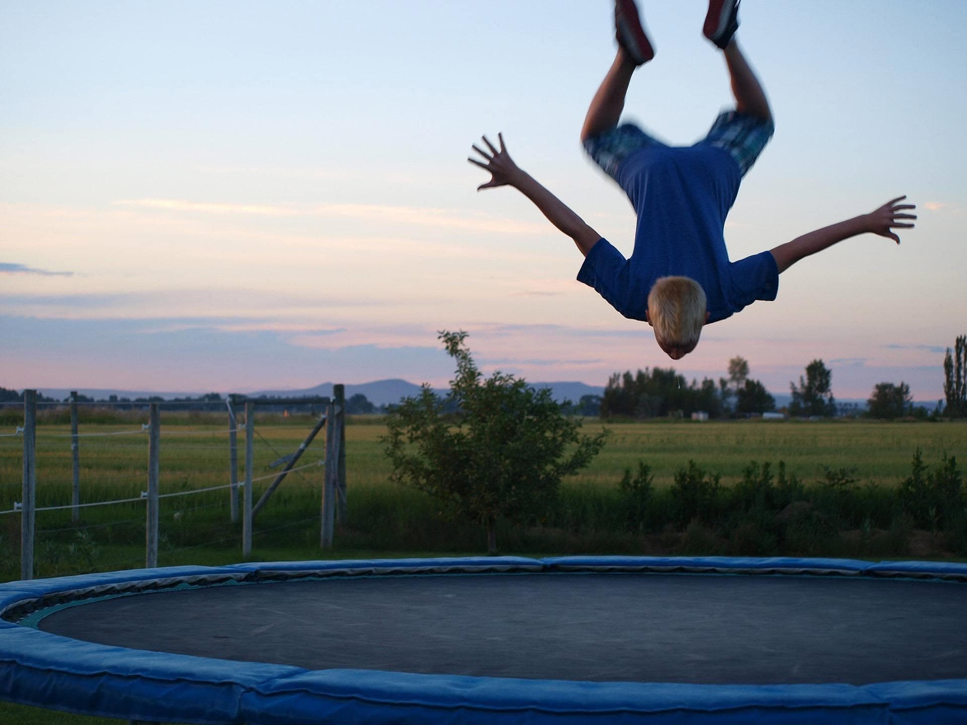Jak vybrat trampolínu