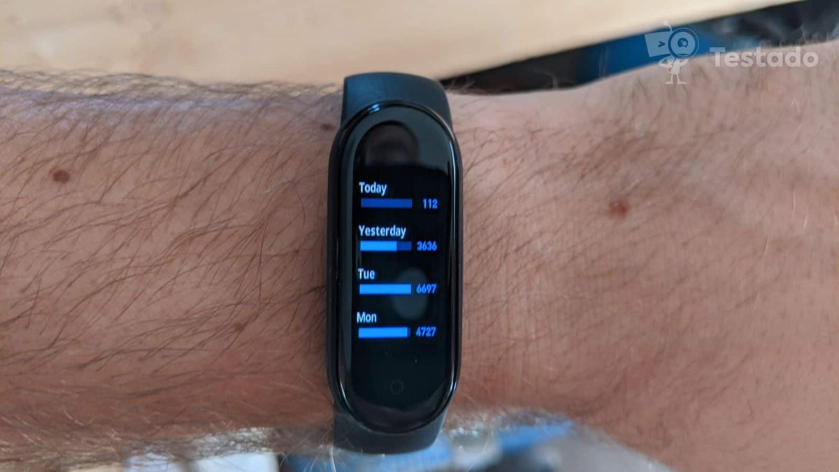 test a recenze chytrého náramku Xiaomi Mi Band 5