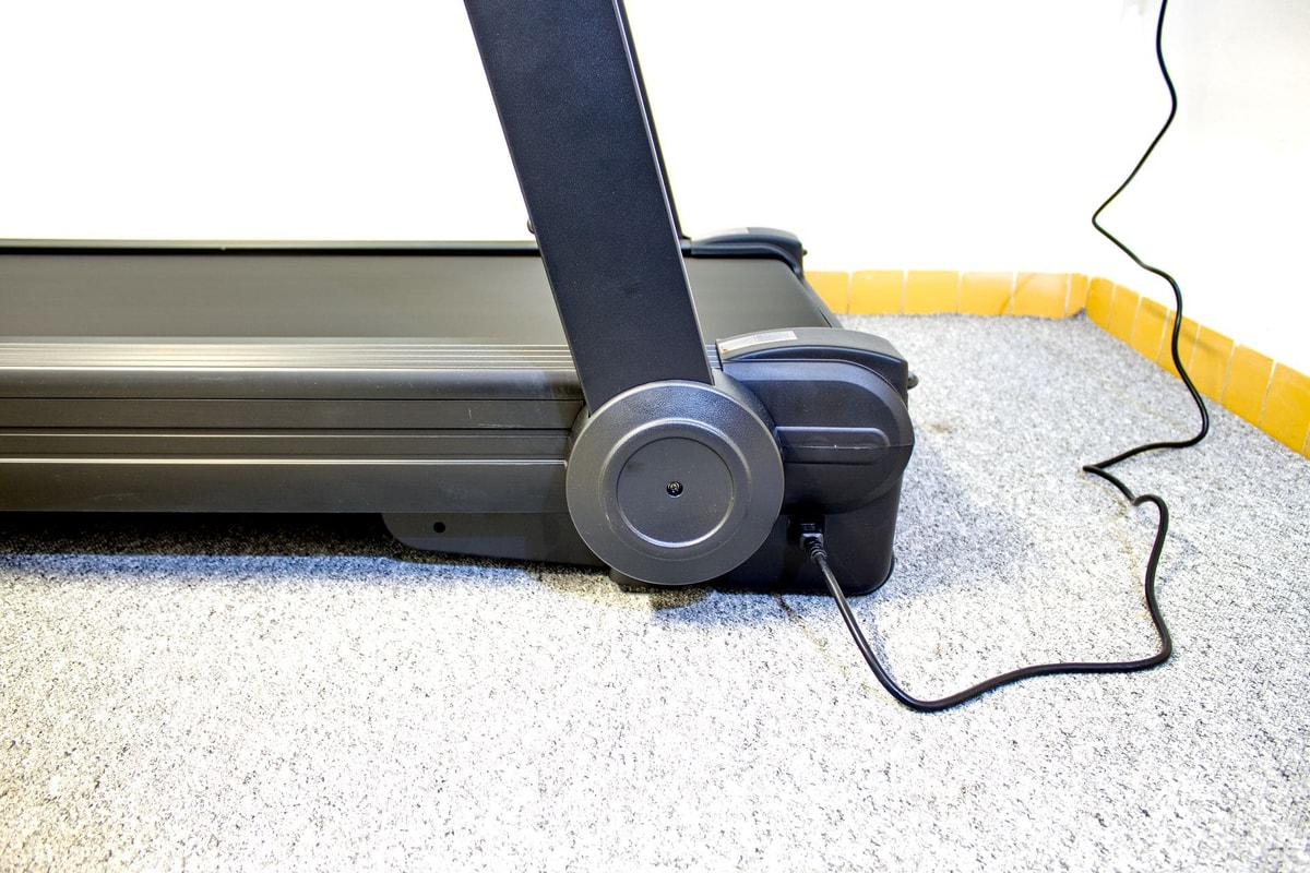 sklopení běžecké plochy inSPORTline ZenRun 120, recenze Testado