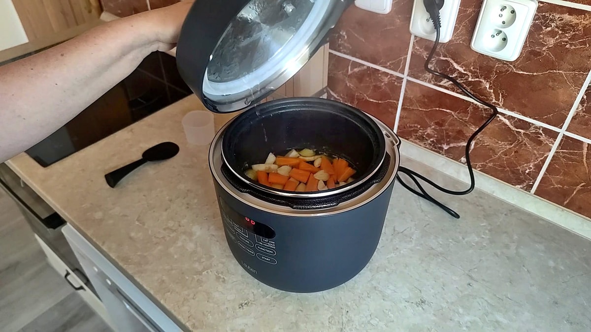 vaření v hrnci Lauben Electric Pressure Cooker 5000AT