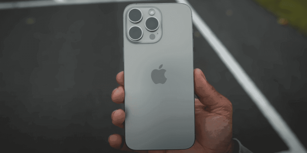 Apple iPhone 15 Pro Max testado telefon