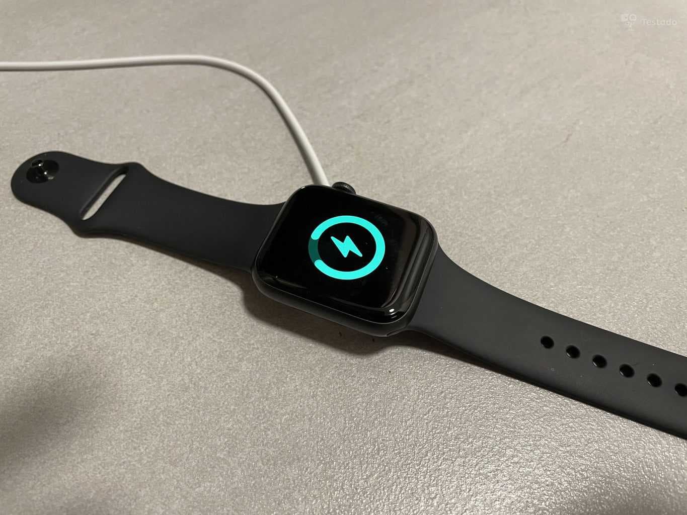 recenze Apple Watch Series 6 nabíjení