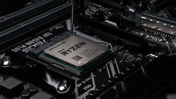 Procesory Intel a AMD