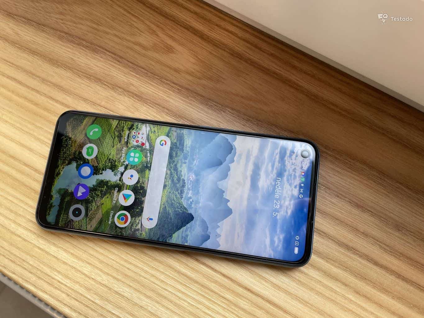 recenze mobilu Realme 8