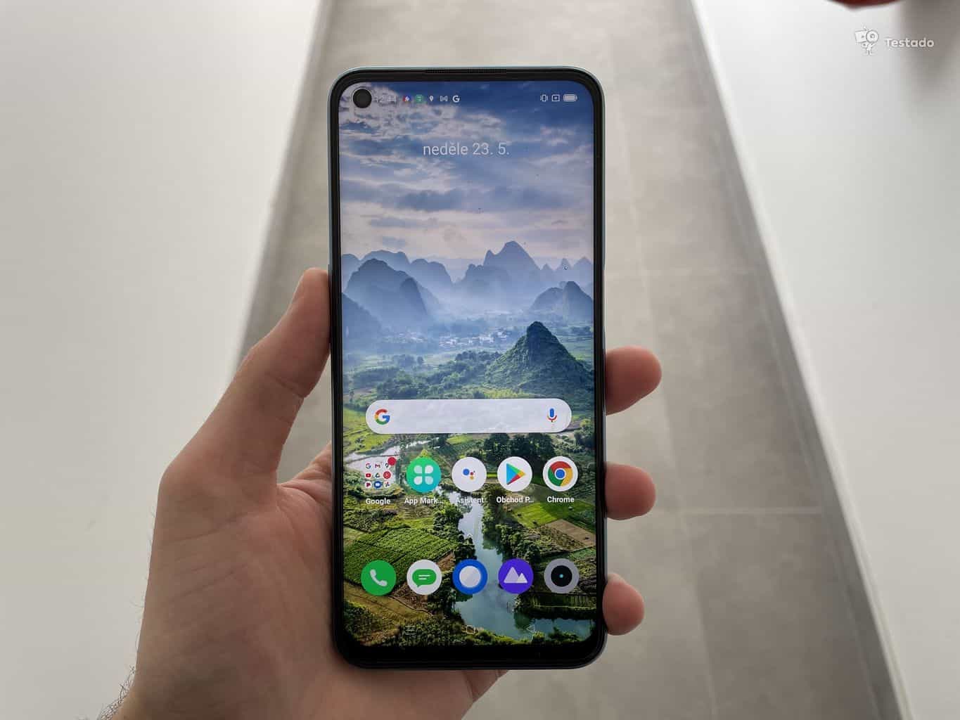 recenze mobilu Realme 8