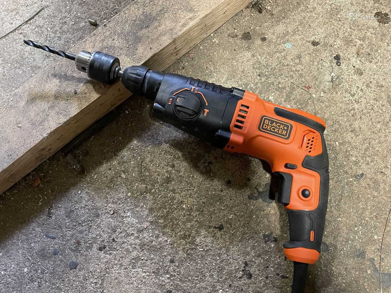 recenze a hodnocení příklepové vrtačky Black & Decker BEHS01