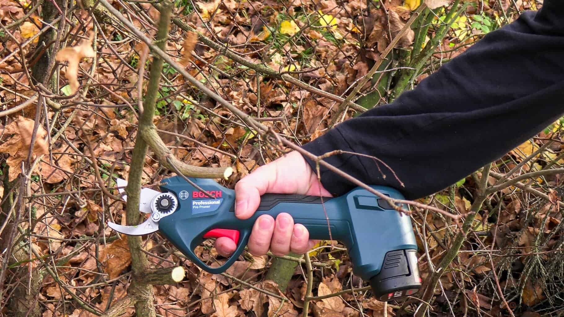test zahradních nůžek Bosch Pro Pruner Professional
