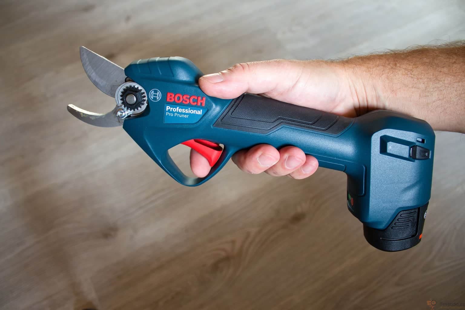 test aku zahradních nůžek Bosch Pro Pruner Professional