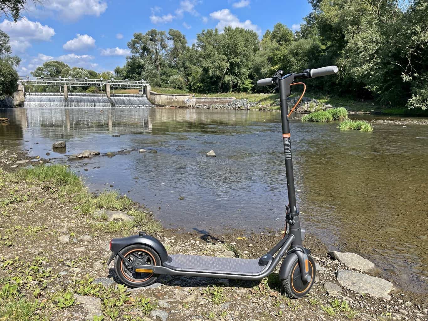 Recenze Ninebot Kickscooter F40E - testy jízd
