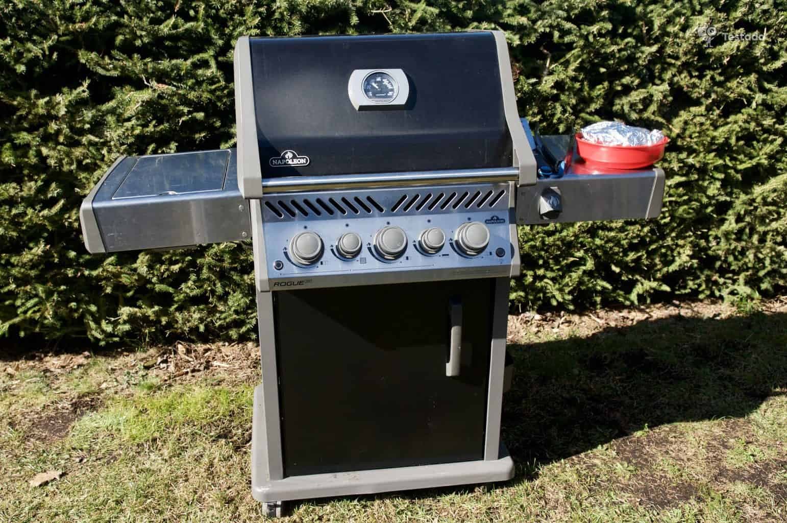 test a hodnocení plynového grilu Napoleon ROGUE SE 425