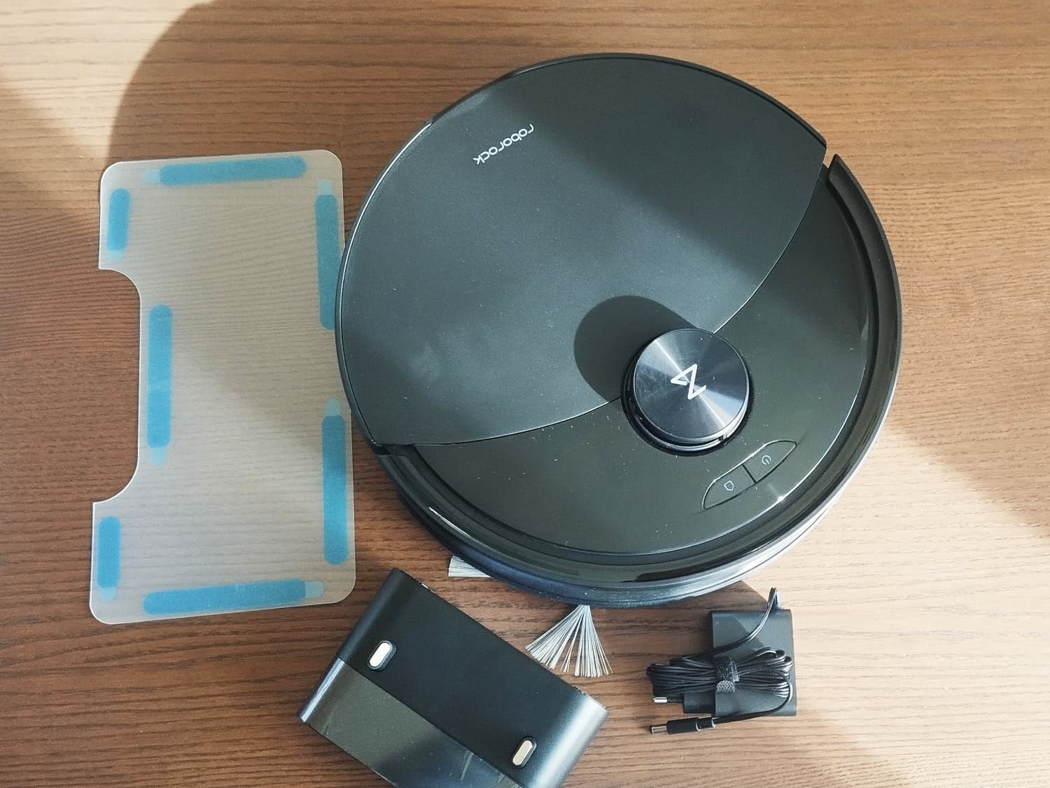 Recenze-robotickeho-vysavace-Roborock-Q10-VF-obsah-baleni-a-prislusenstvi.jpg