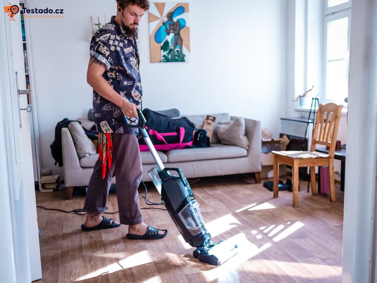 Recenze-univerzalniho-podlahoveho-cistice-BISSELL®-CrossWave®-HydroSteam™-Pet-Select-vysavani-1.jpg